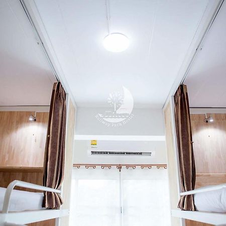 Railway Park Hostel Чиангмай Экстерьер фото