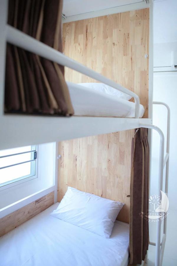 Railway Park Hostel Чиангмай Экстерьер фото