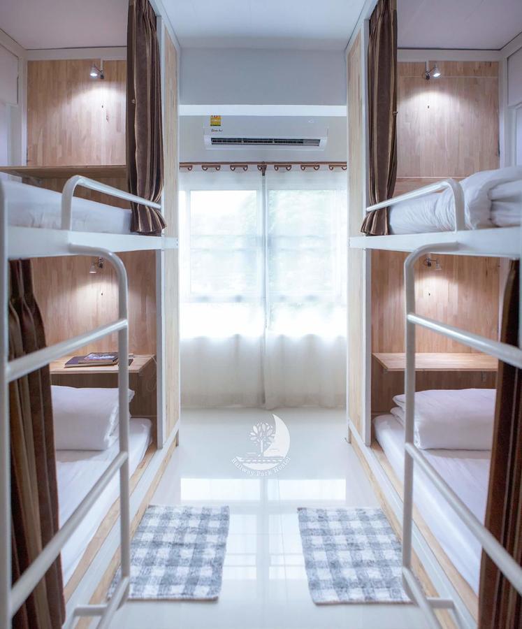 Railway Park Hostel Чиангмай Экстерьер фото