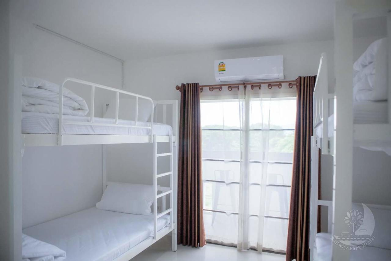 Railway Park Hostel Чиангмай Экстерьер фото